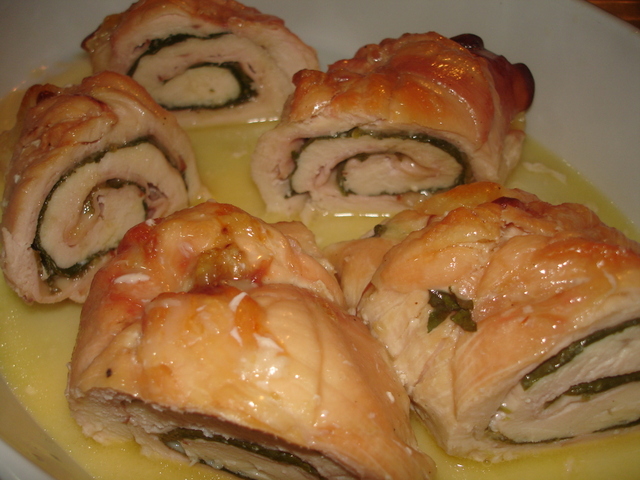 Receita – Peito de frango com espinafre Receita com baixo colesterol – peito de frango com espinafre Tempo de preparo: 40 minutos Rendimento: 2 porções Calorias por porção: 180,00 Carboidratos: 3,00 Proteínas: 23,00 Lipídios: 8,40 Grau de...