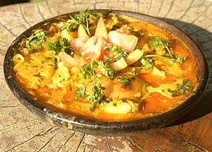 Receita – Moqueca de peixe Receita com baixo colesterol – moqueca de peixe Tempo de preparo: 1 hora Rendimento: 8 porções Calorias por porção: 318,70 Carboidratos: 8,00 Proteínas: 35,90 Lipídios: 15,90 Grau de dificuldade: médio...